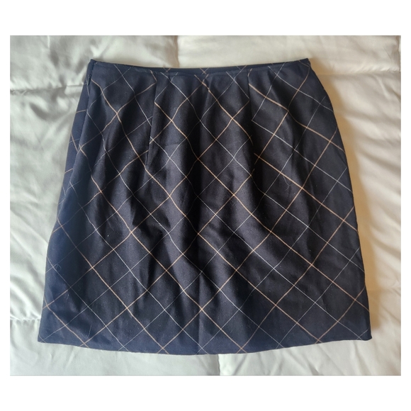 Abercrombie & Fitch Mini Skirt - Picture 2 of 4